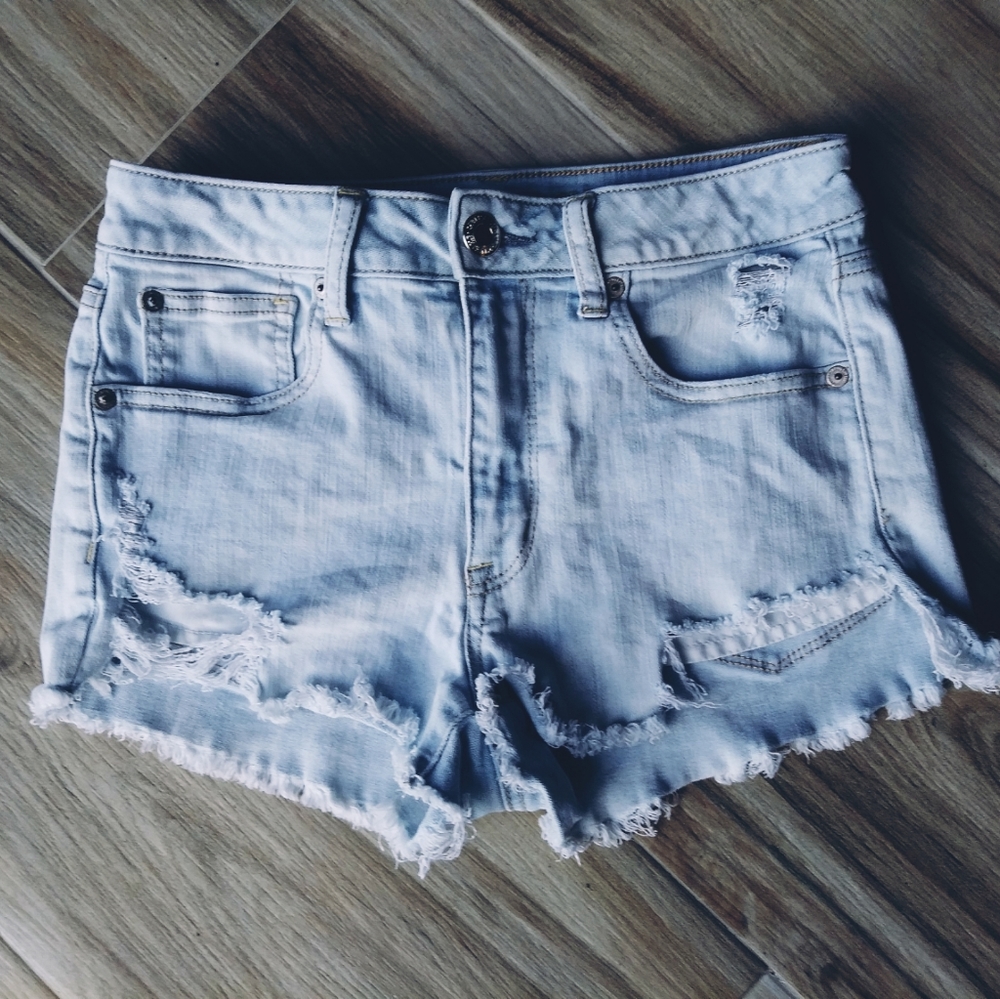 EUC AE SZ 6 Distressed 2" Light Blue Jean …